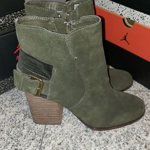 2 For $30 NWOT Sbicca zip up boot